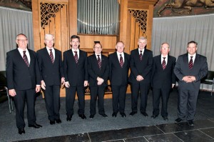West Zeeuws-Vlaams Gregriaans Koor januari 2014 met v.l.n.r. Guus de Wilde, Hans Kornaat, Gerard Ultee, Thuur de Smit, Herman Cammaert, Vic de Ruijsscher, Willem van Moorten en de dirigent Ronald van Quekelberge. Op de foto ontbreken Johan Blondeel en Frans Levels.